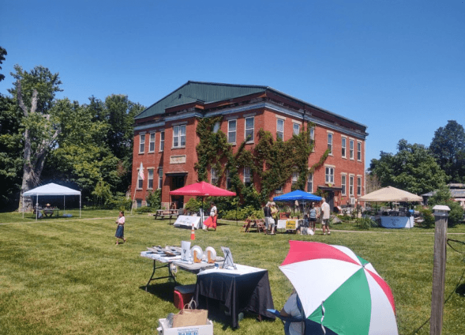 Schoolyard Winery's Farmers Market